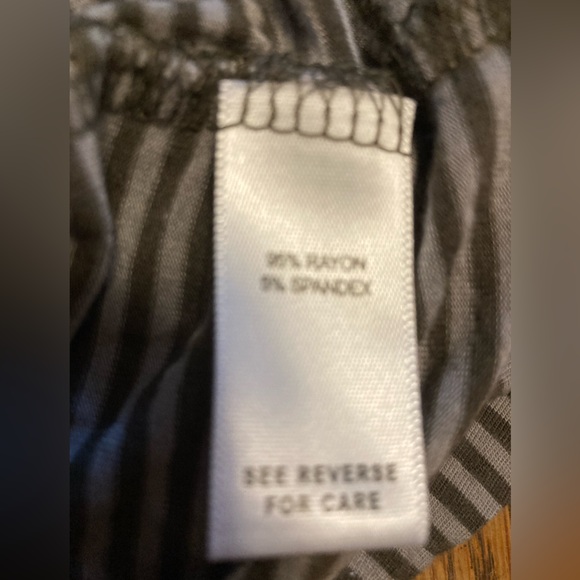 👚(bundle 4 items w/👚for $16) 2 toned gray pullover - Picture 5 of 7